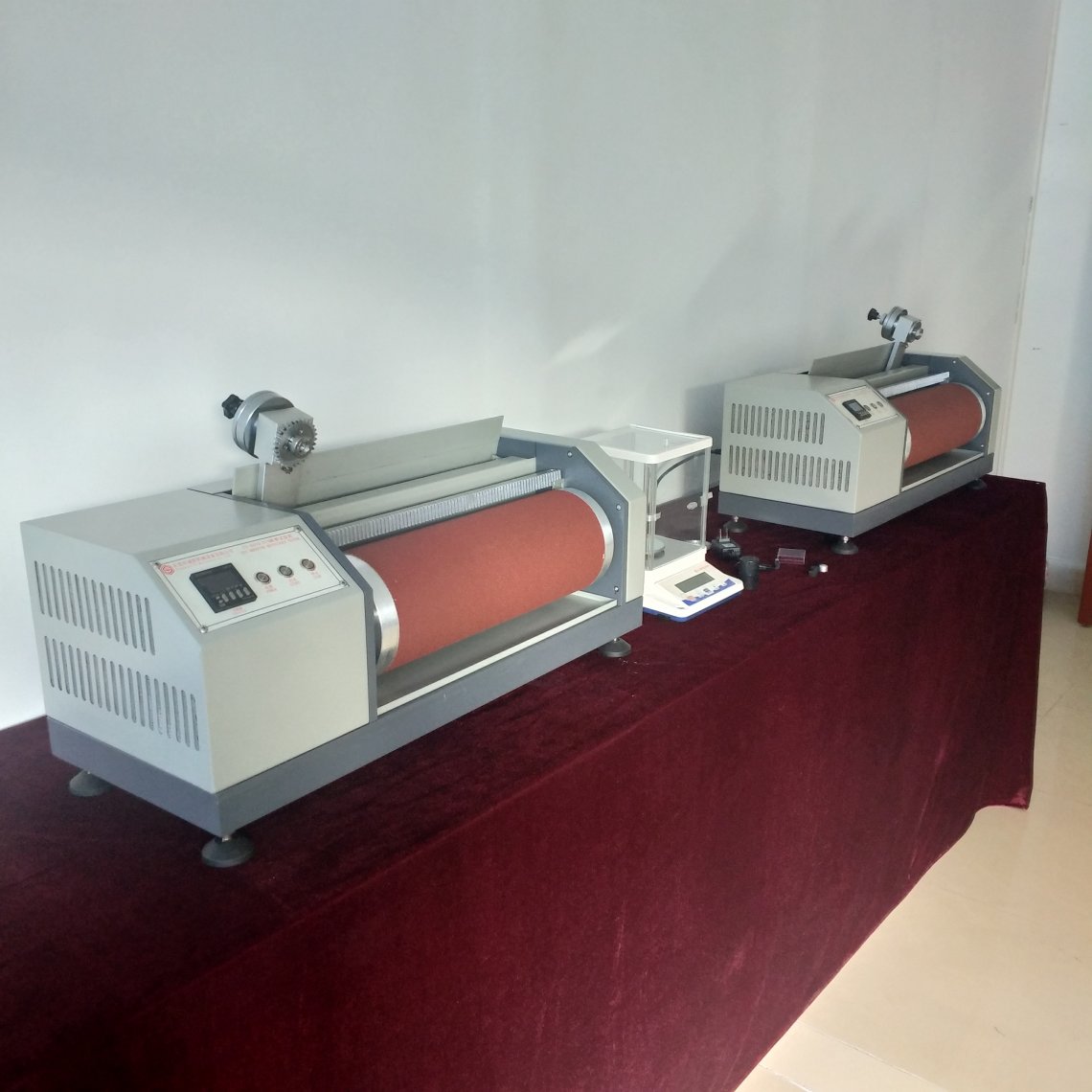 旋转鼓耐磨测试机橡胶磨耗磨损仪产品实拍图