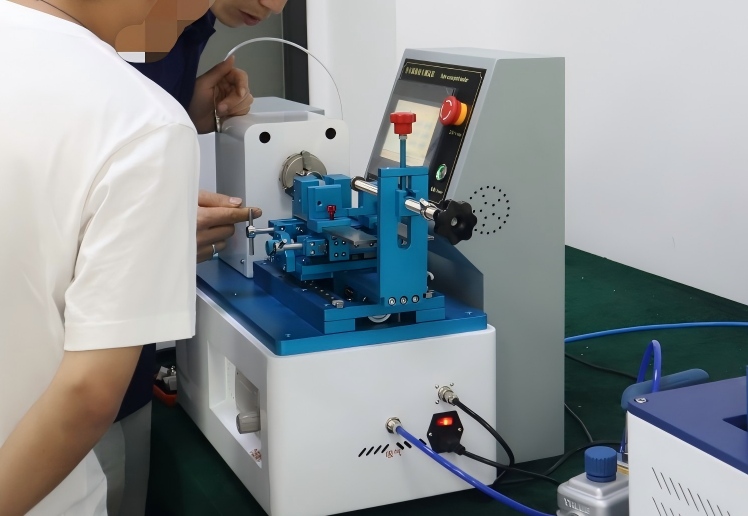 鲁尔圆锥接头多功能测试仪：江苏xx公司到访上海诚卫参观考察设备